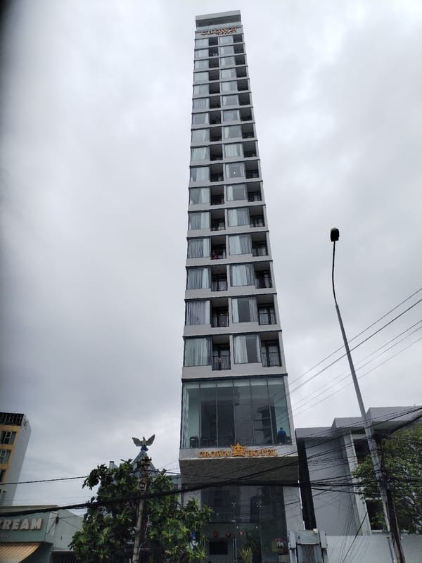 Observer documents daily life in Nha Trang during overcast morning