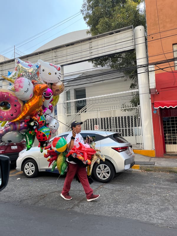 Balloon vendor with colorful display spotted in Mexico City