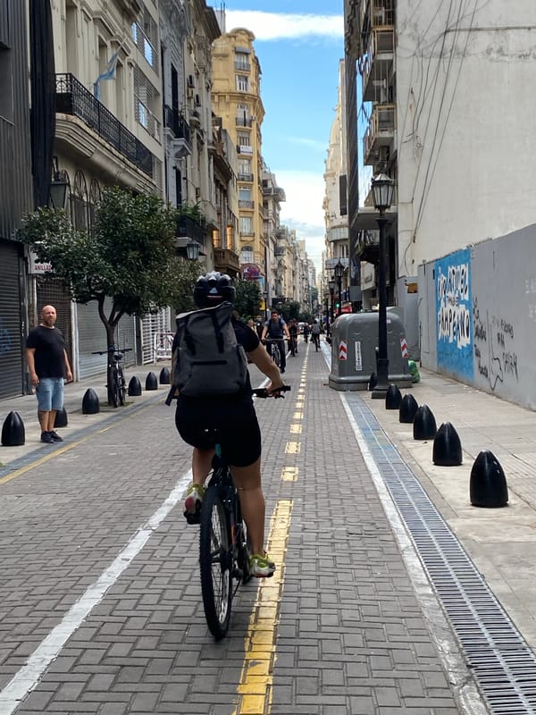 Evening street scenes show cyclists, architecture in Buenos Aires