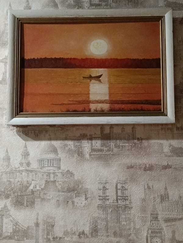 Sunset painting observed on London-themed wallpaper in Krasnoyarsk home