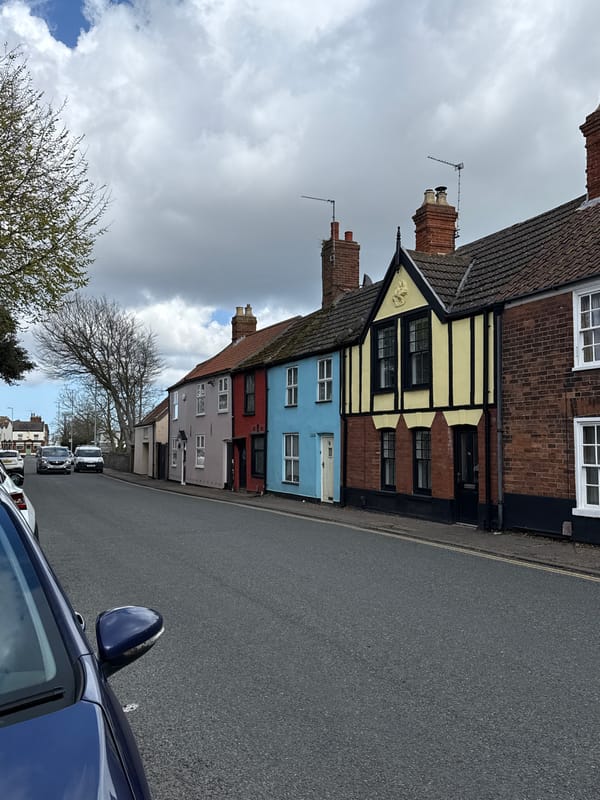 Spring street scenes documented in Gorleston-on-Sea residential area
