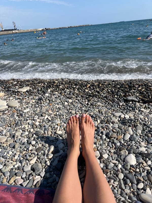 A summer afternoon in Tuapse — beach, town, and a cat