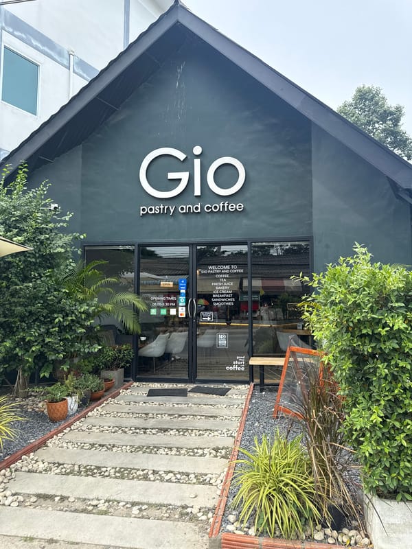 Working session at Gio Pastry and Coffee, Bo Phut