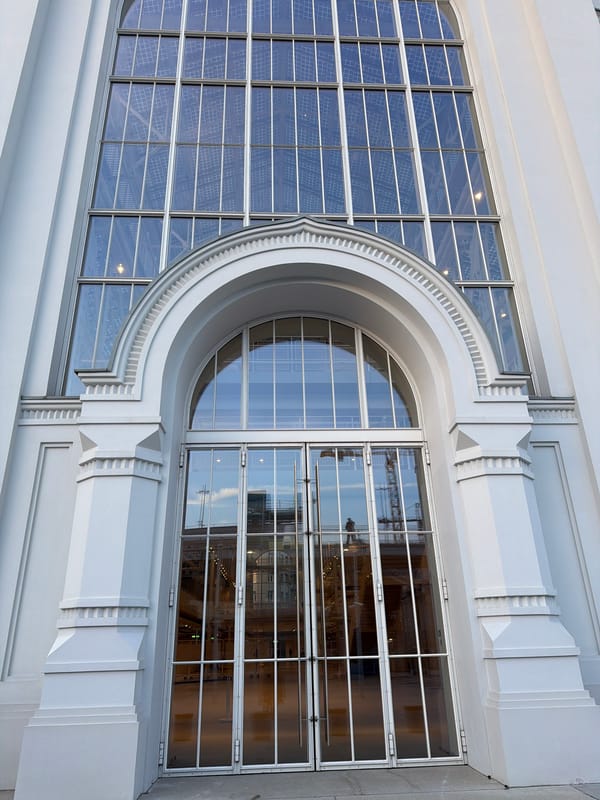 Moscow building's arched window architecture documented by witness