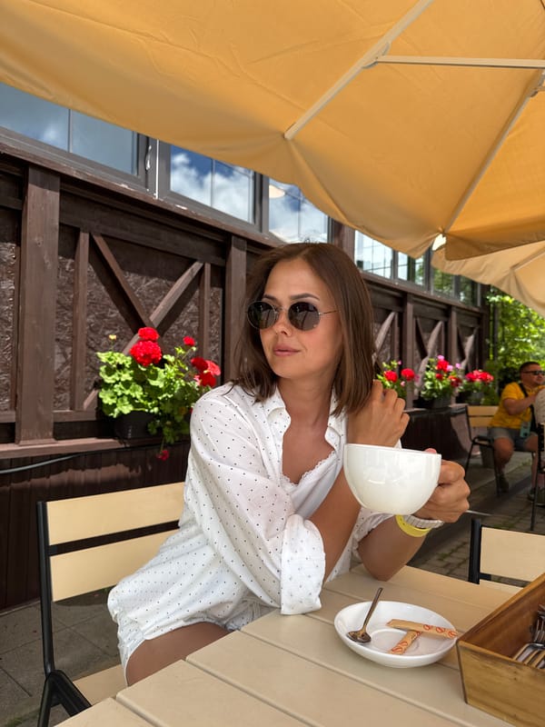 Coffee and sightseeing in Abrau-Dyurso's town center
