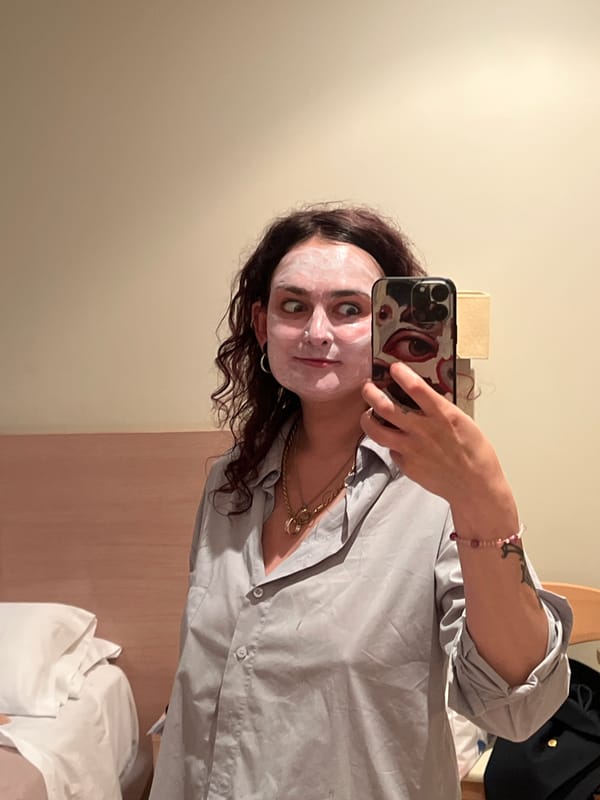 Person documents evening routine with selfies in Puçol