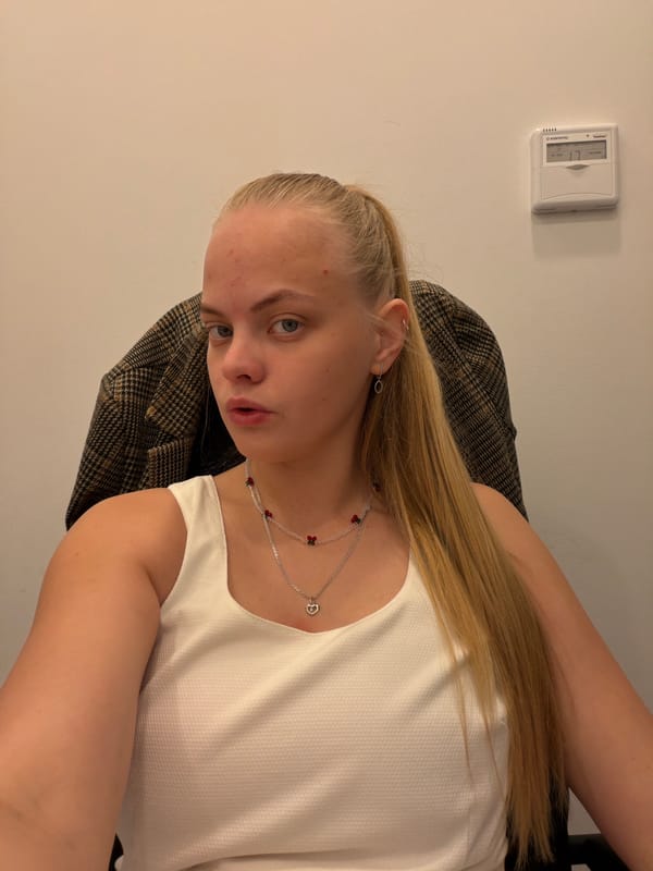 Woman documents selfie session in Izhevsk bathroom