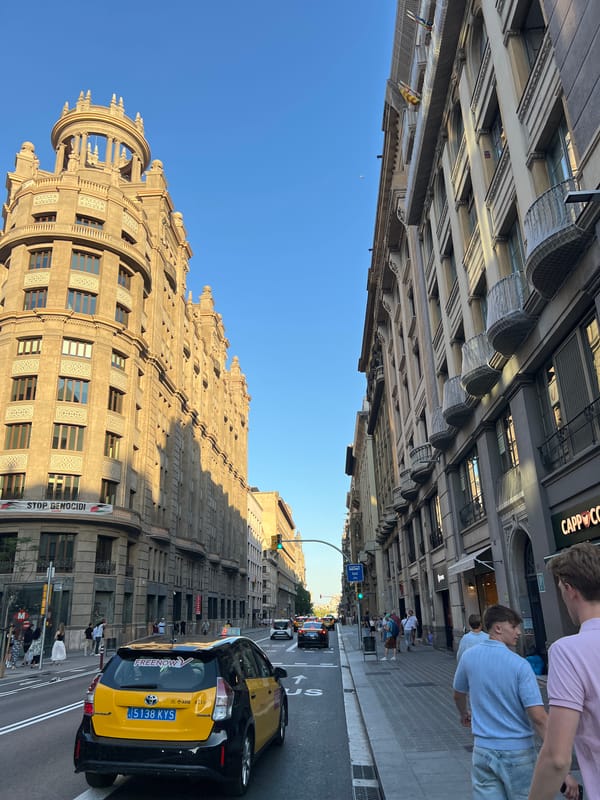 Barcelona evening walk captures Gothic Quarter streets and ceramic workshops
