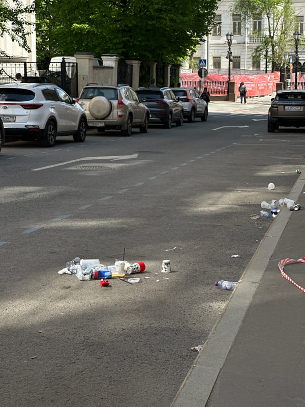 Litter scattered across Moscow streets near Red Square