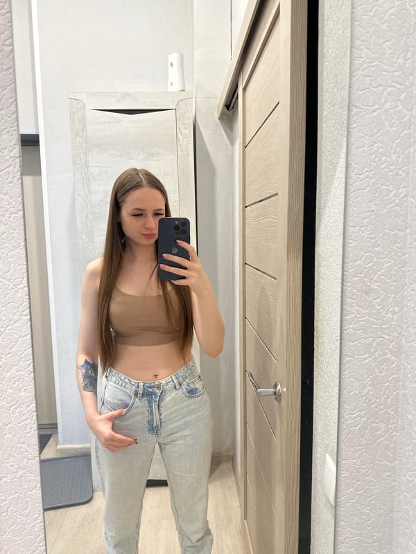 Woman takes multiple selfies in 15-minute indoor photo session