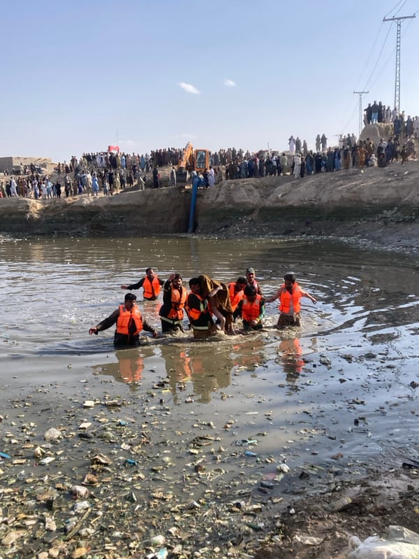 Rescue operation conducted in polluted Quetta waterway draws crowds