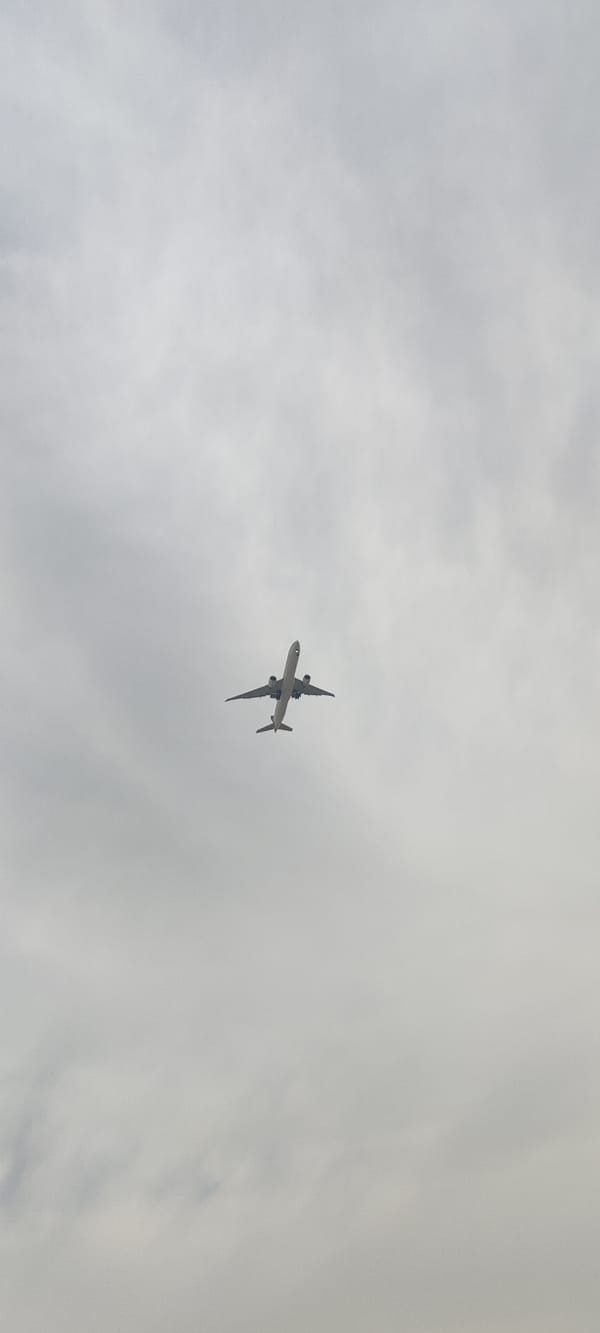 Soccer games, aircraft sightings captured across Jeddah neighborhoods
