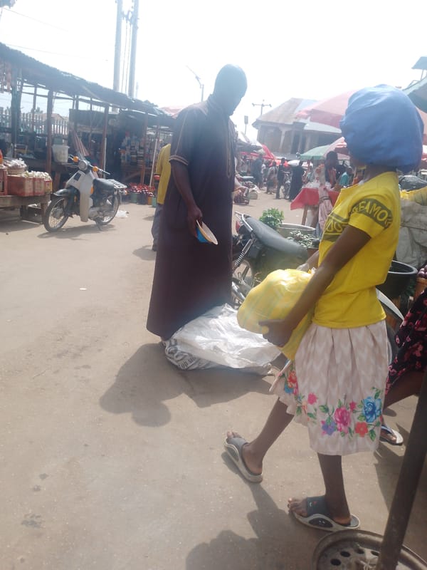 Morning market activities documented across 30-minute span