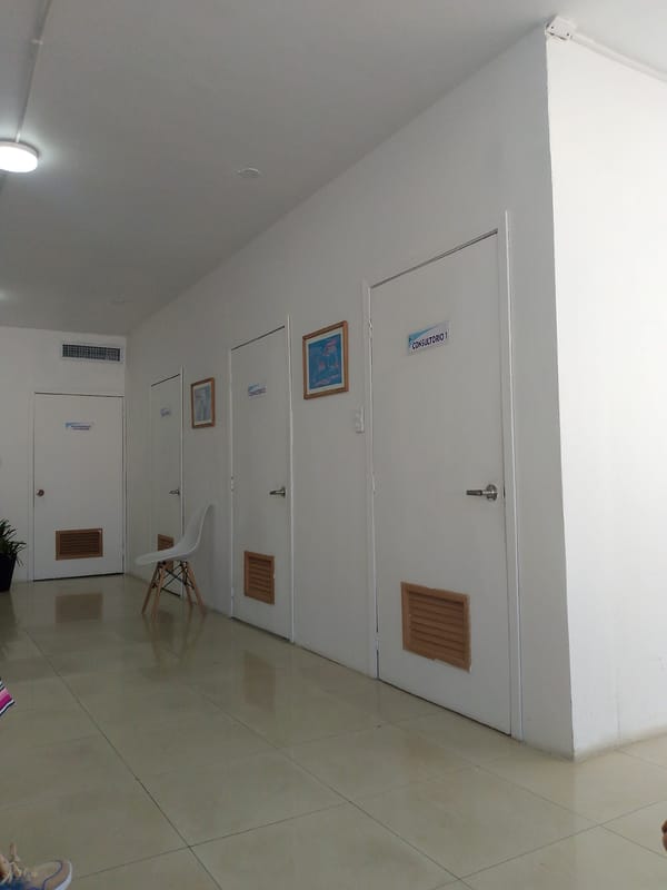 Interior hallway documented in Machala medical building