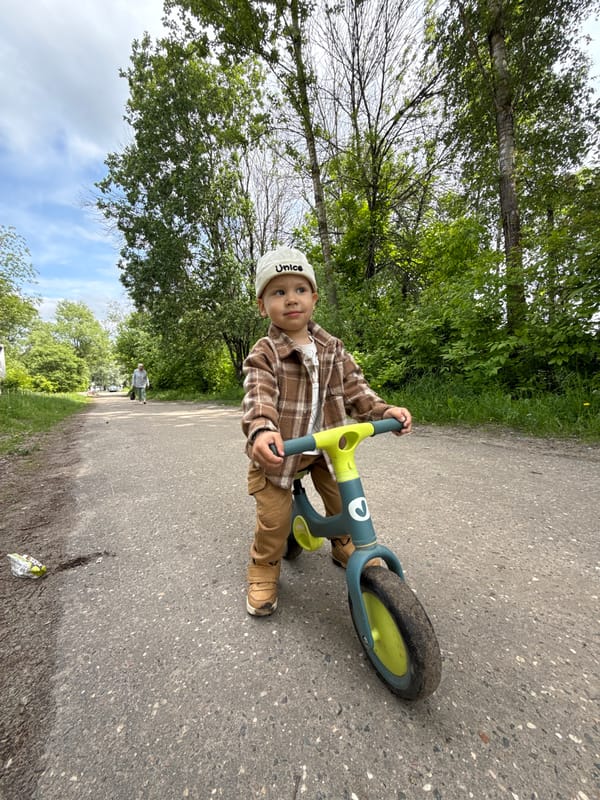 Child bikes, man shows record in separate Russian towns
