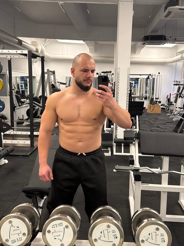 Gym selfie and luxury tea captured in Ruse