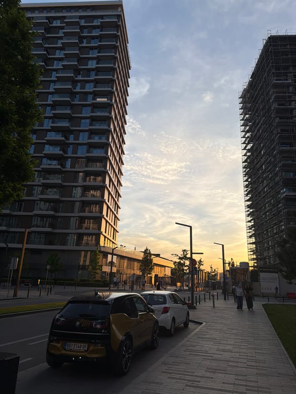 Belgrade afternoon: street scenes and gaming snack break