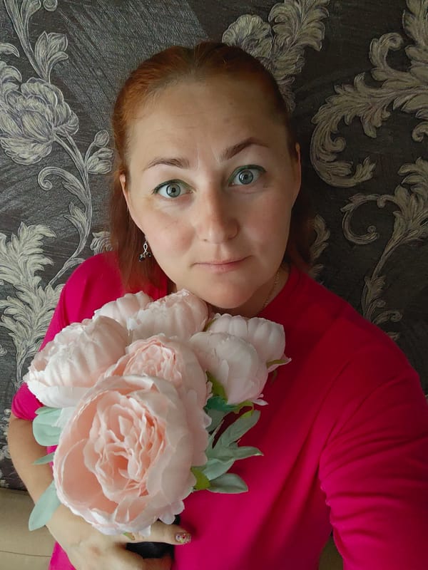 Morning scenes captured in Saint Petersburg: flowers and bakery