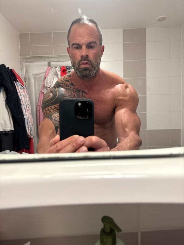 Man captures surprised selfies in Belgian bathroom