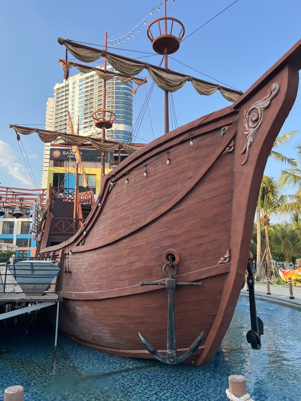 Nha Trang coastal promenade: sculptures, beach spots, and street scenes