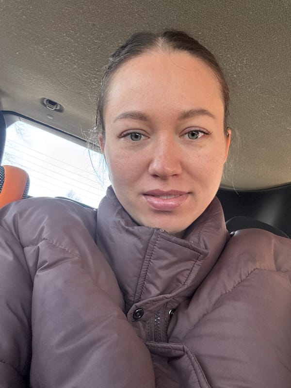 Family with children observed in parked vehicle in Russia