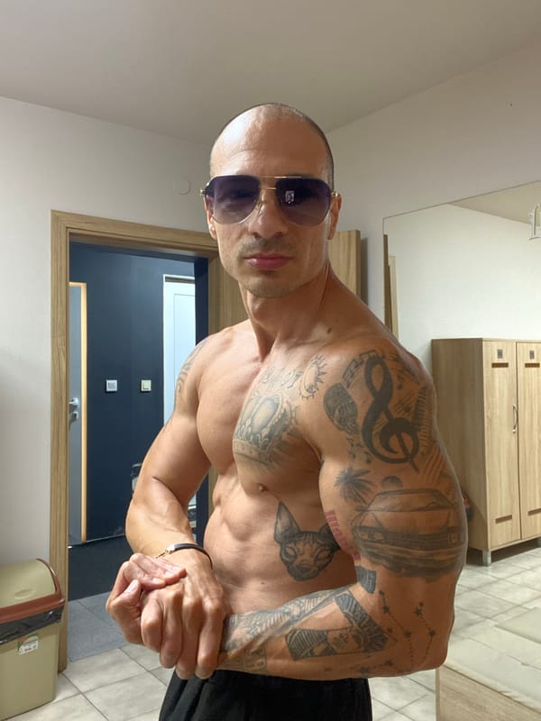 Tattooed man spotted at multiple Pleven locations