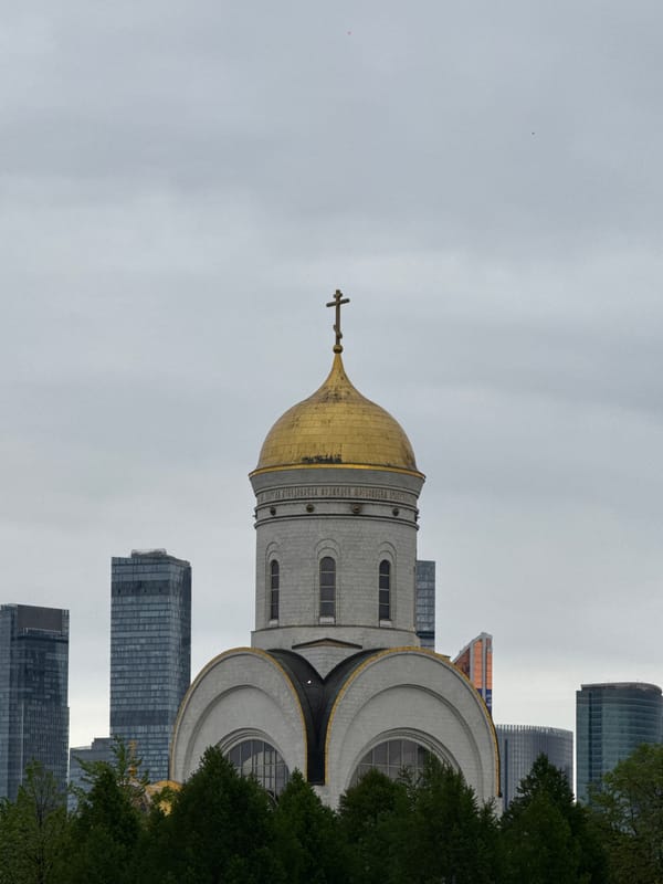 Moscow park visitors captured near Cathedral, Victory Park monuments