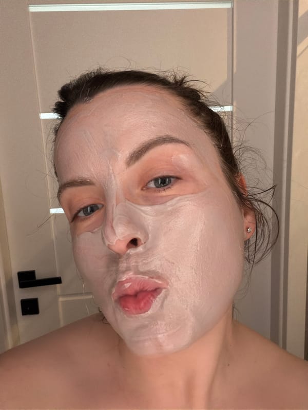 Person spotted wearing pink facial mask in Gangloff, Germany