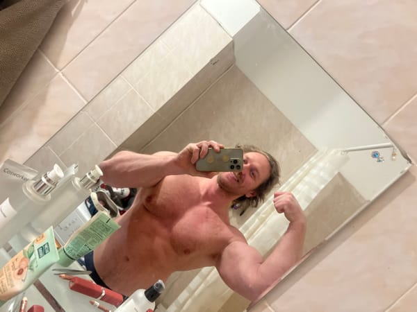 Man takes bathroom selfies, plays with dogs in Petersburg