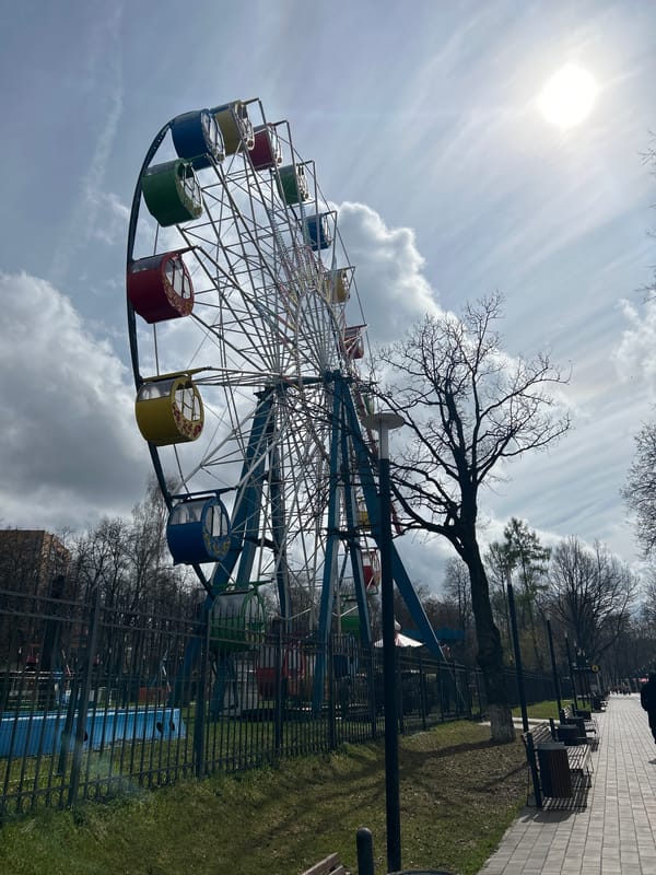 Morning scenes documented around Podolsk parks and monuments