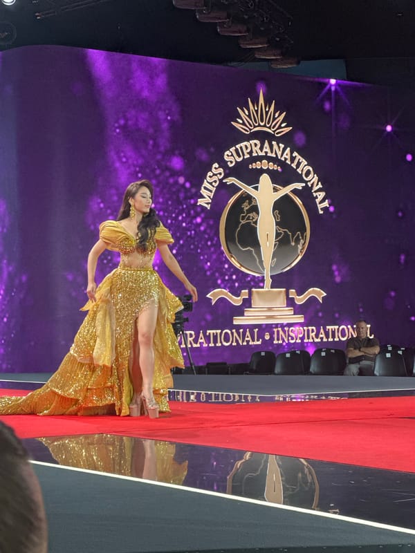 Gold gown on a red carpet stage in Nowy Sącz