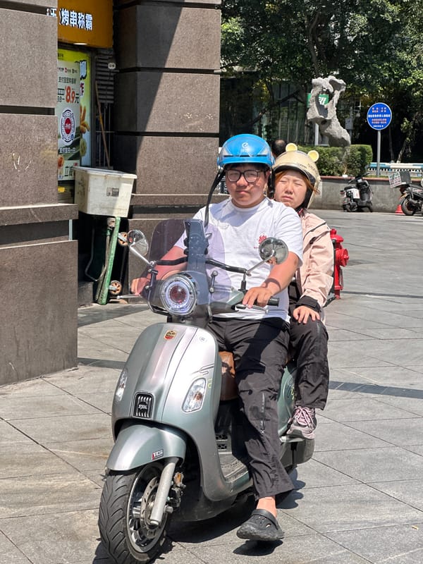 Morning street life documented in Yuzhong District, China