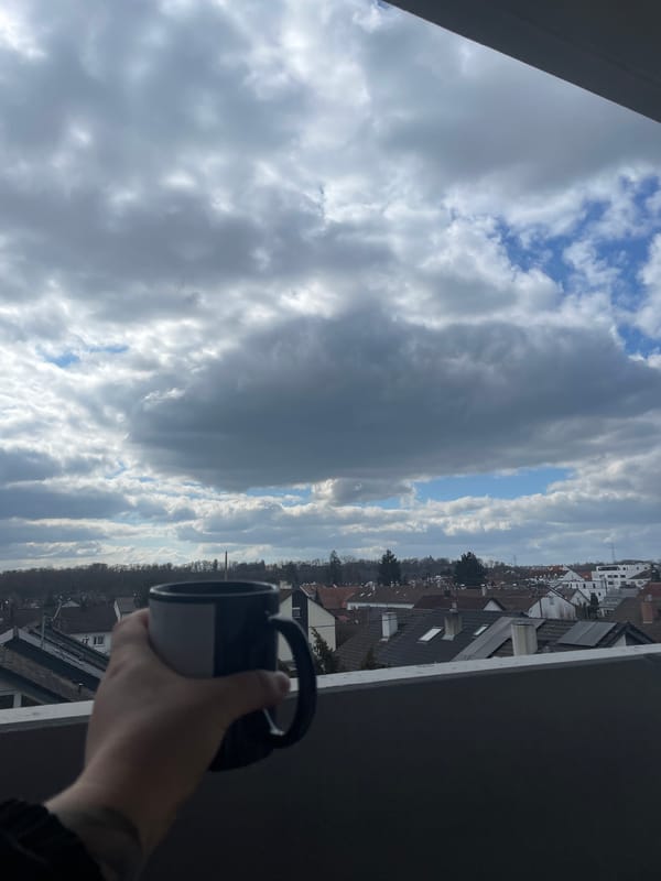 Coffee break with cloudy sky views in Senden