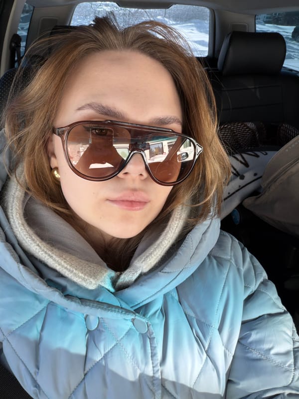 Woman documents winter car journey through Tyumen, Russia