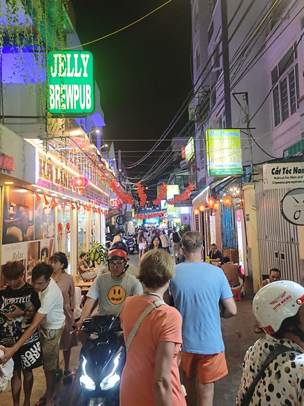 Nha Trang night: street food, neon lights, and live painting