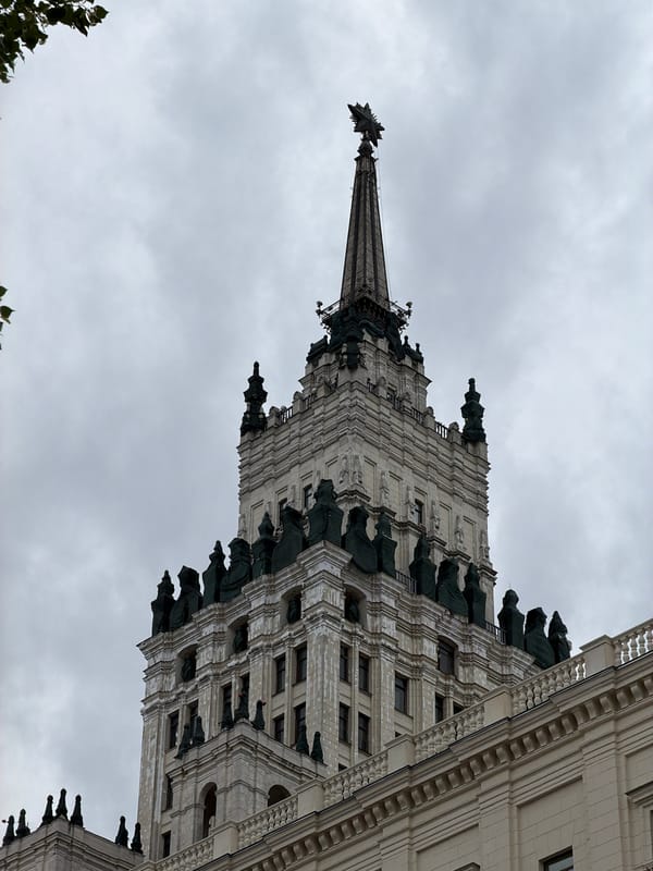 Afternoon stroll through central Moscow hitting parks and Stalinist landmarks
