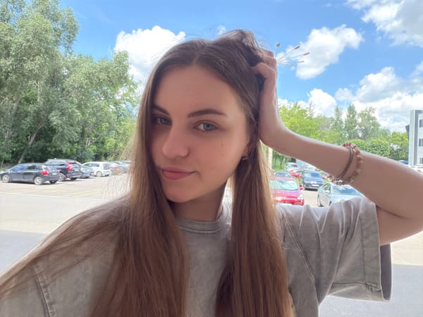 Sunny morning along the Dnipro riverfront, selfies and nature
