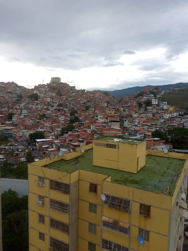 Evening snapshots capture ordinary life across Caracas neighborhoods