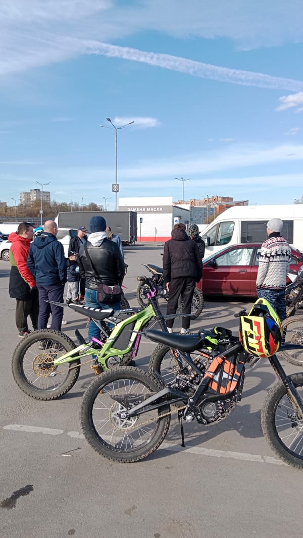 Group gathers with electric motorcycles near Balashikha hypermarket