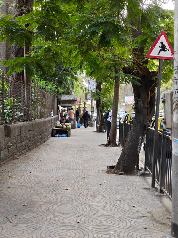 Ordinary street scenes and school life captured across Mumbai