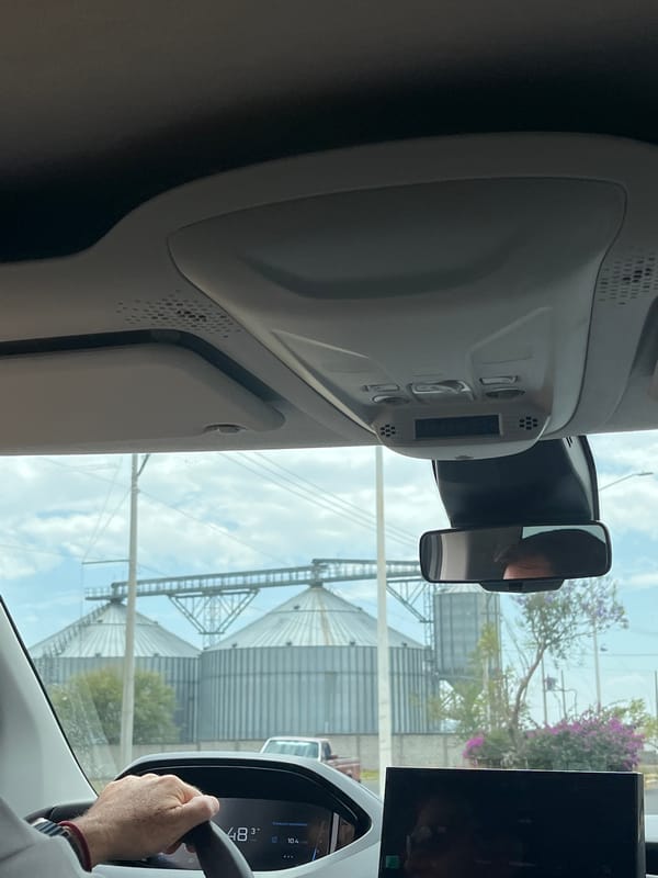 Driver travels road in Atlixco, Mexico at 48 km/h