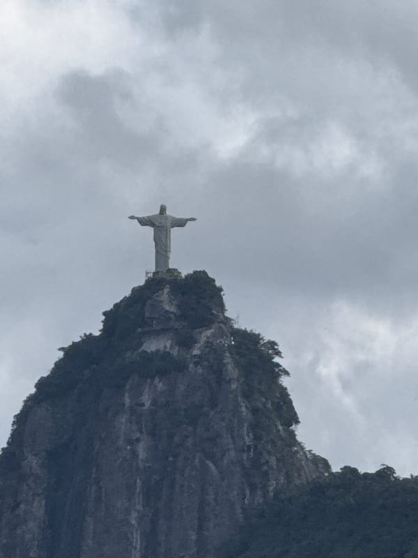 Ordinary afternoon moments captured across Rio de Janeiro neighborhoods