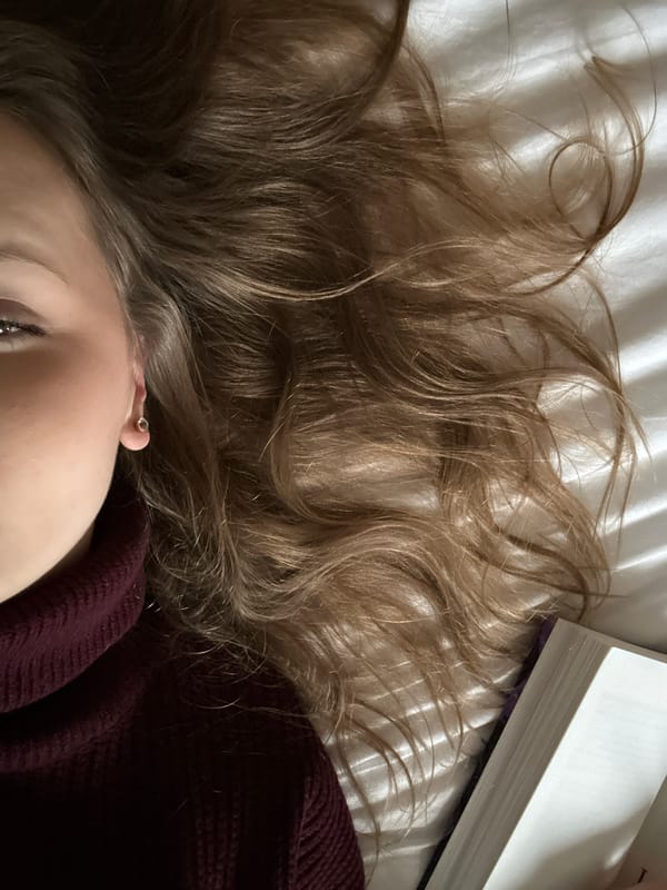 Quiet afternoon moments captured in Truchtersheim home