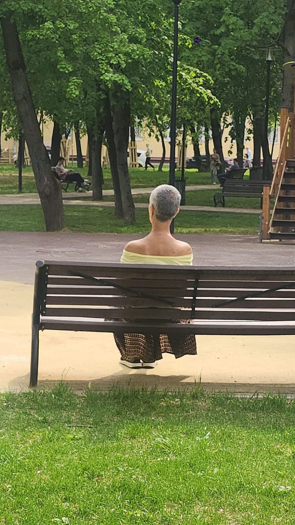 Morning park life documented across Moscow green spaces