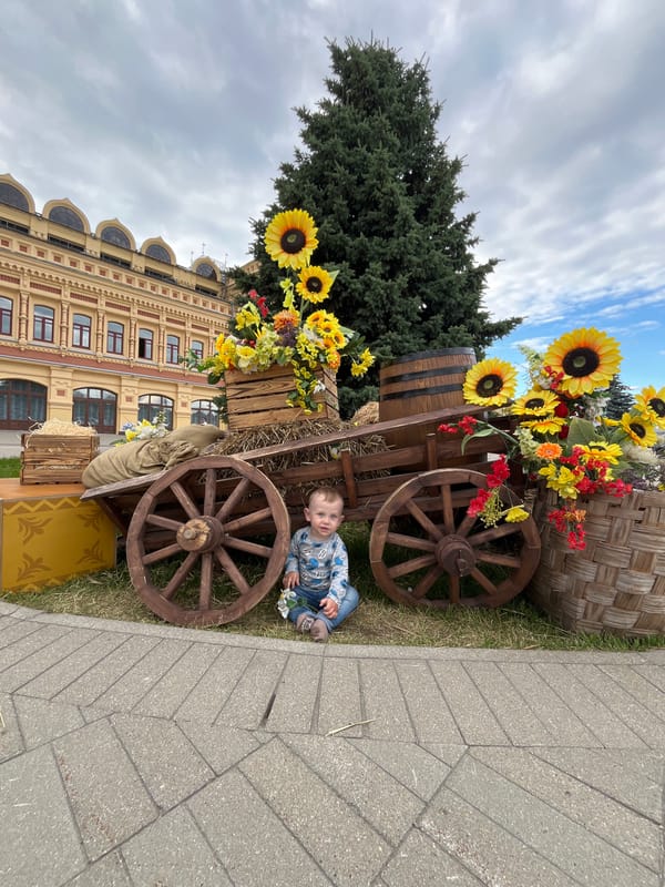 Outdoor folk festival fills Nizhny Novgorod's Kremlin square