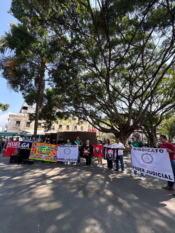 Union demonstration held in Cuernavaca plaza