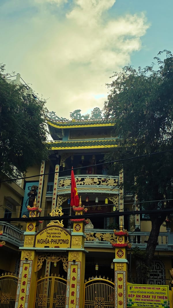 Morning street scenes documented across Nha Trang Ward, Vietnam