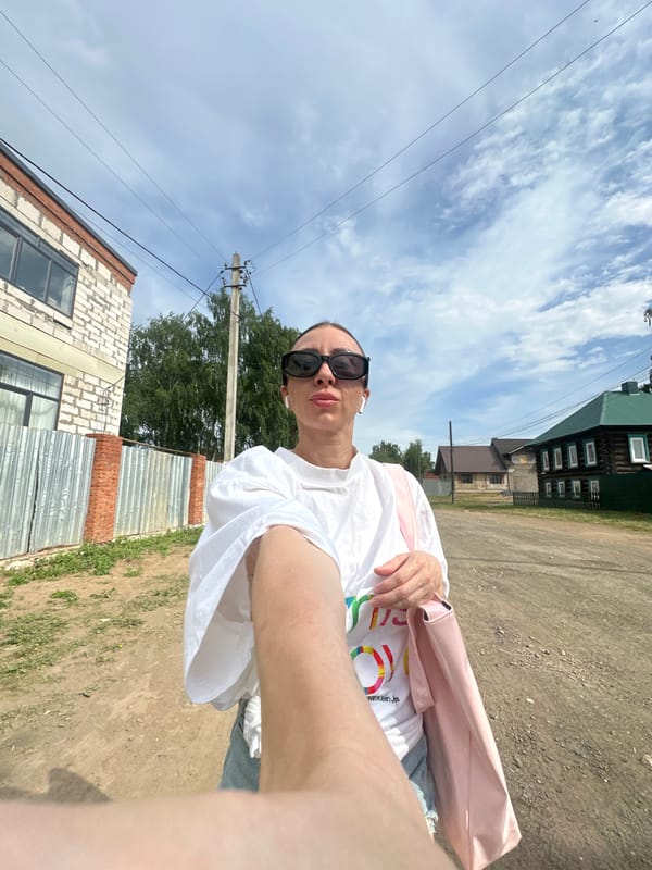Person takes selfies outdoors in early morning Votkinsk