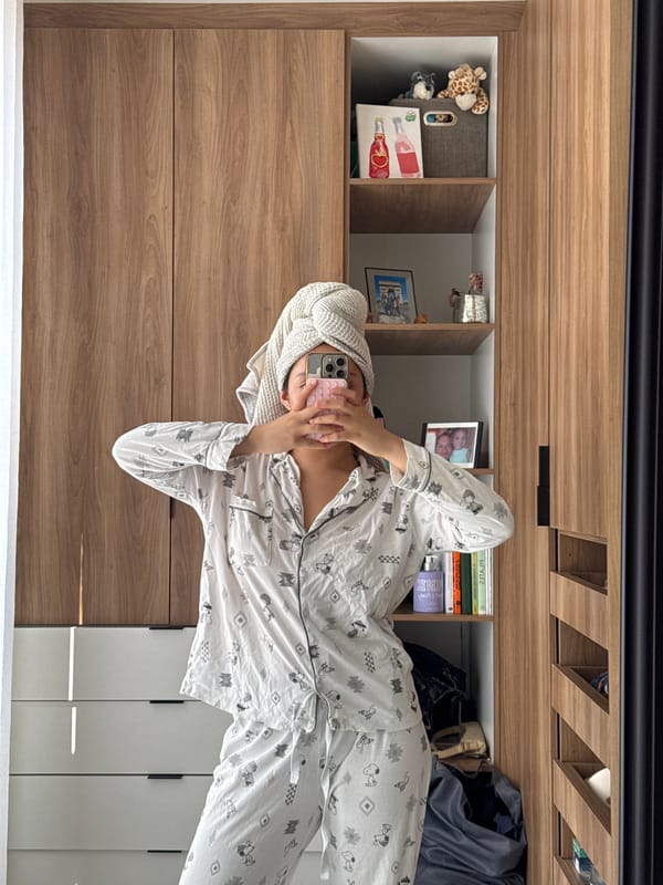 Person Documents Evening Routine in Bathroom Selfies in Puebla