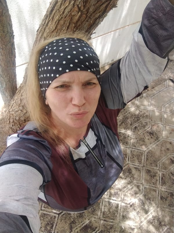 Woman in polka dot headscarf spotted around Al Mas'oudi